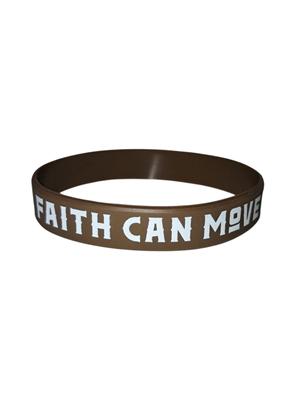 Szilikon karkötő angol felirattal "Faith can move mountains Matthew 17:20" barna