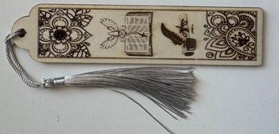Marque page en bois - bible, colombe, encrier