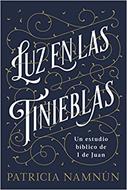 Luz en las Tinieblas (Rústica) [Estudio Bíblico]