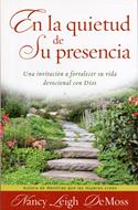 En la Quietud de Su Presencia (Rústica) [Libro]