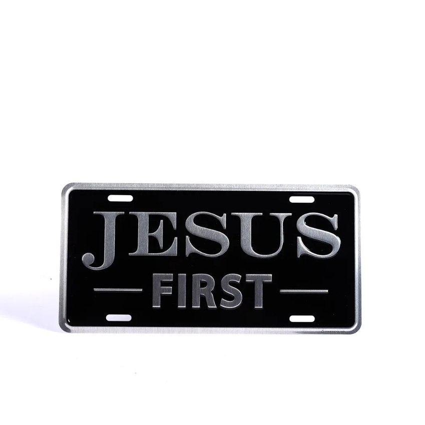 Placa de Auto Deluxe Jesus First