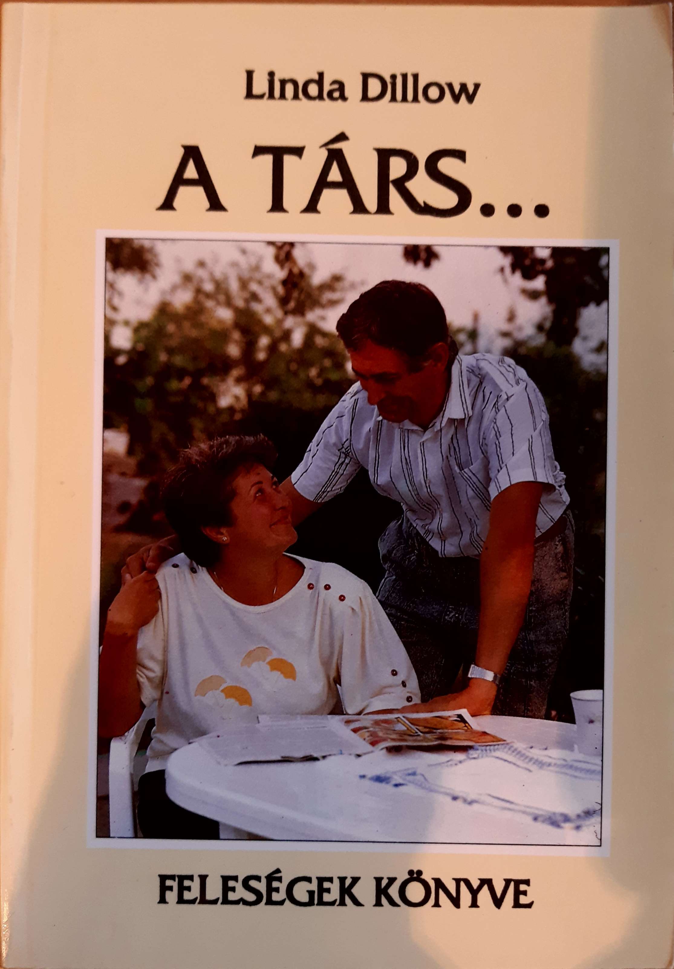 A Társ...